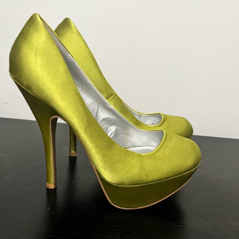 Olive green high heel pumps “stiletto”